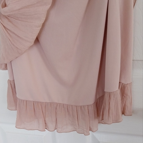 Beautiful dress With Ruffles - Picture 6 of 7